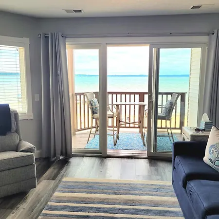 Beachside 213 With Pool Hot Tub And Private Deck Overlooking East Bay